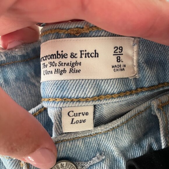 Abercrombie and Fitch Curve Love Ultra High Rise 90s Straight Jean size 29L NWOT - Picture 8 of 8